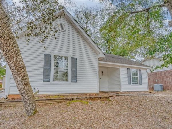 1724 Sandalwood Drive, Mobile, AL 36618