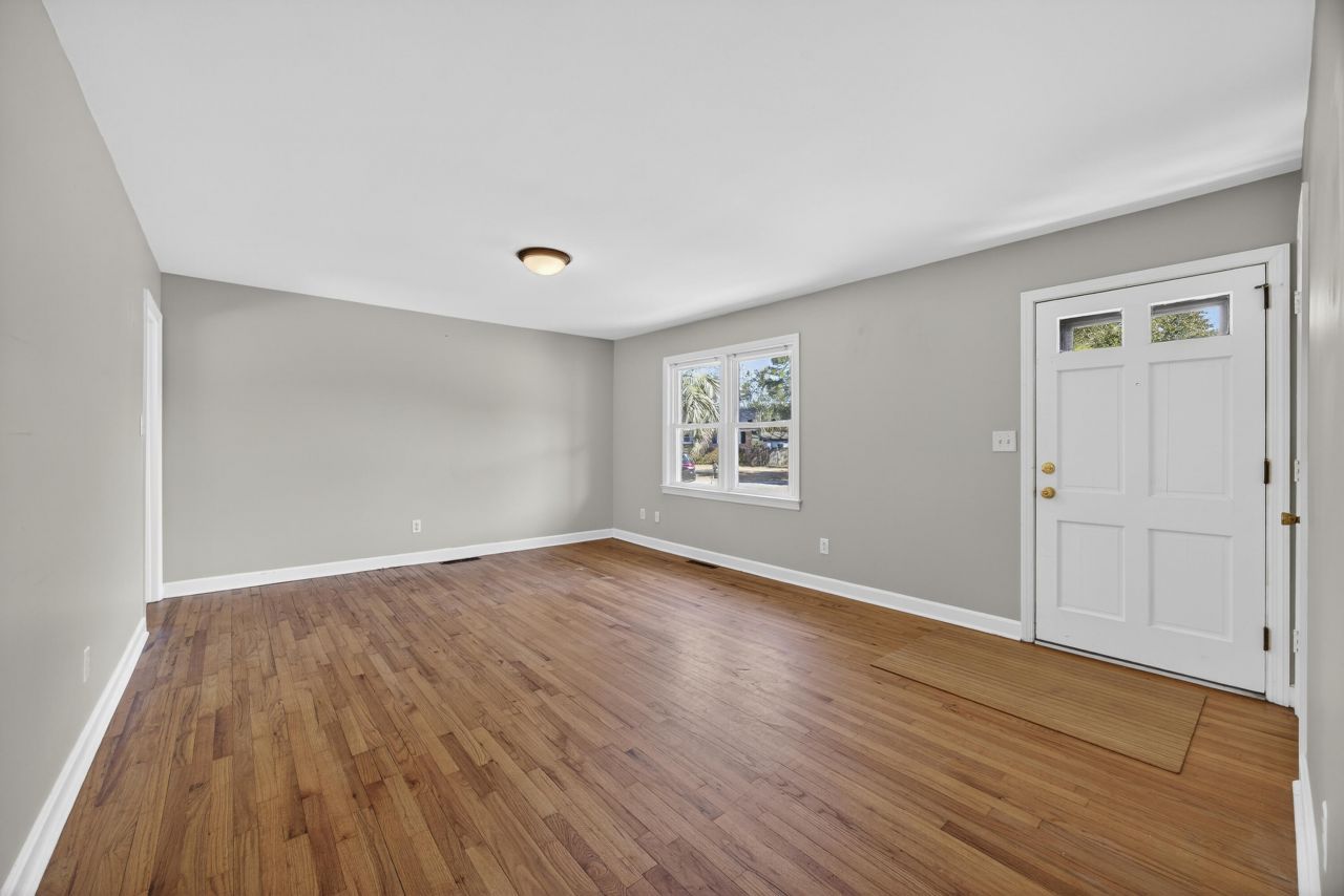 1321 Briarfield Avenue Photo 4