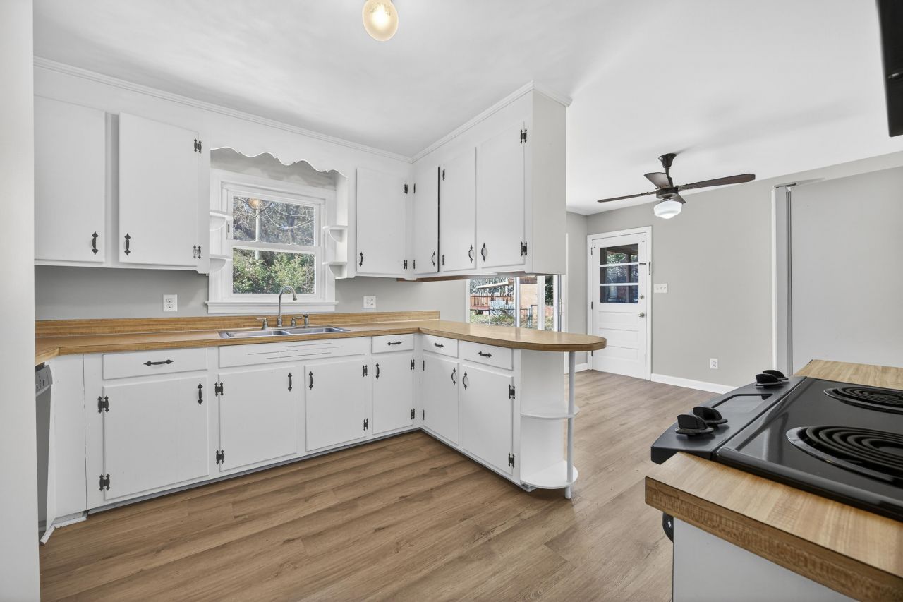 1321 Briarfield Avenue Photo 9