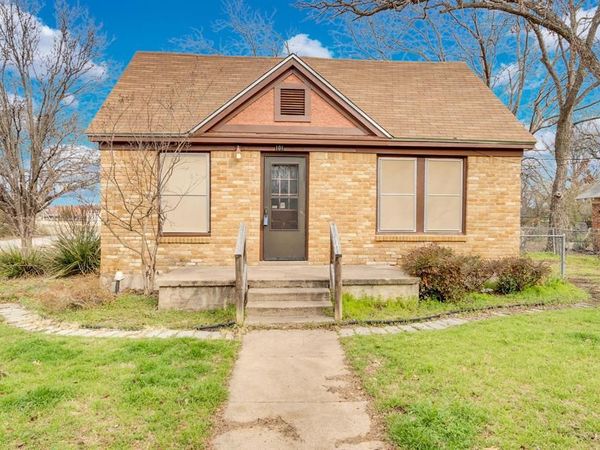 101 E Miller Street, Burleson, TX 76028