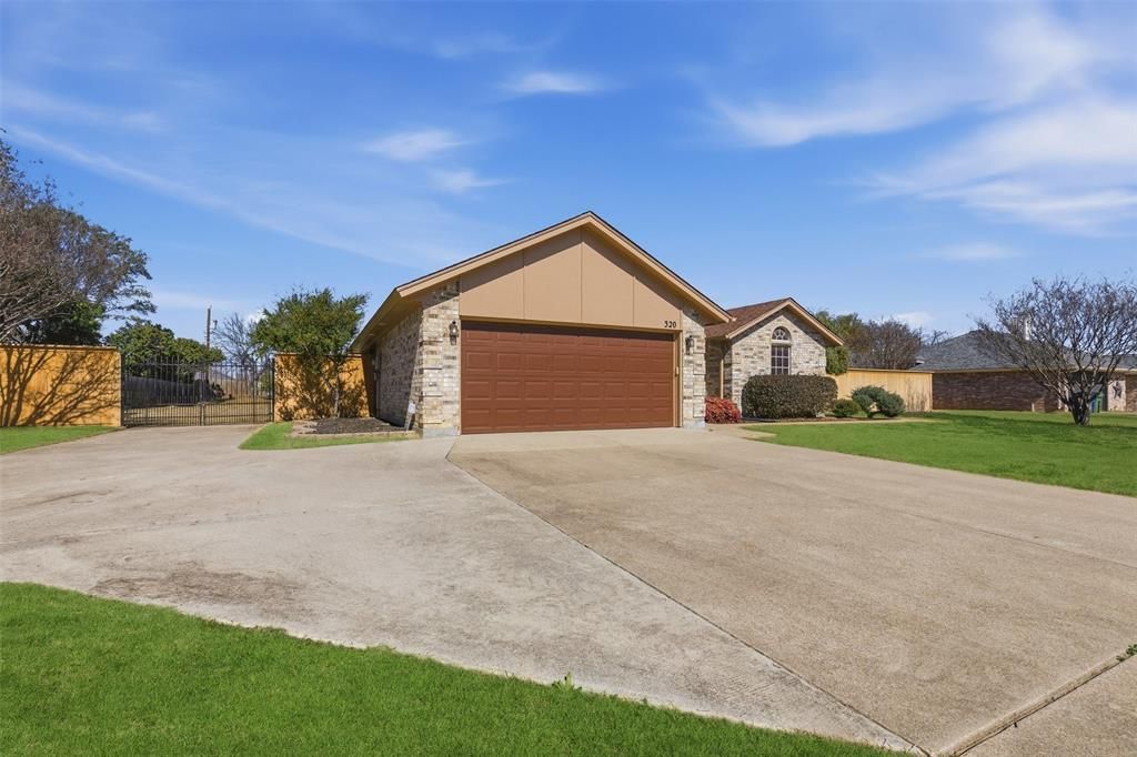 320 Randy Road, Roanoke, TX 76262 Main Photo