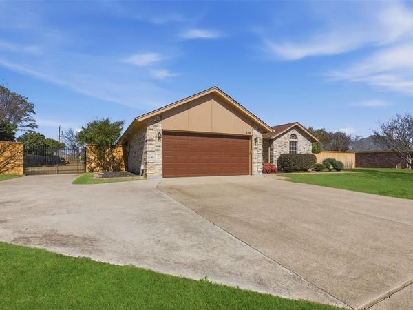 320 Randy Road, Roanoke, TX 76262