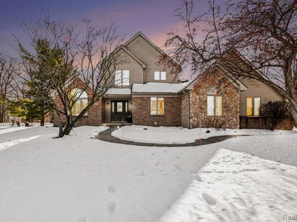 8620 Southridge Drive, Hartland Twp, MI 48843