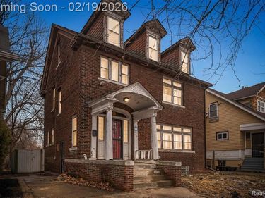 880 Algonquin Street, Detroit, MI 48215