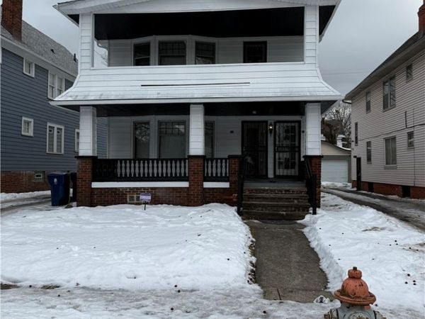 829 Helmsdale Road, Cleveland Heights, OH 44112