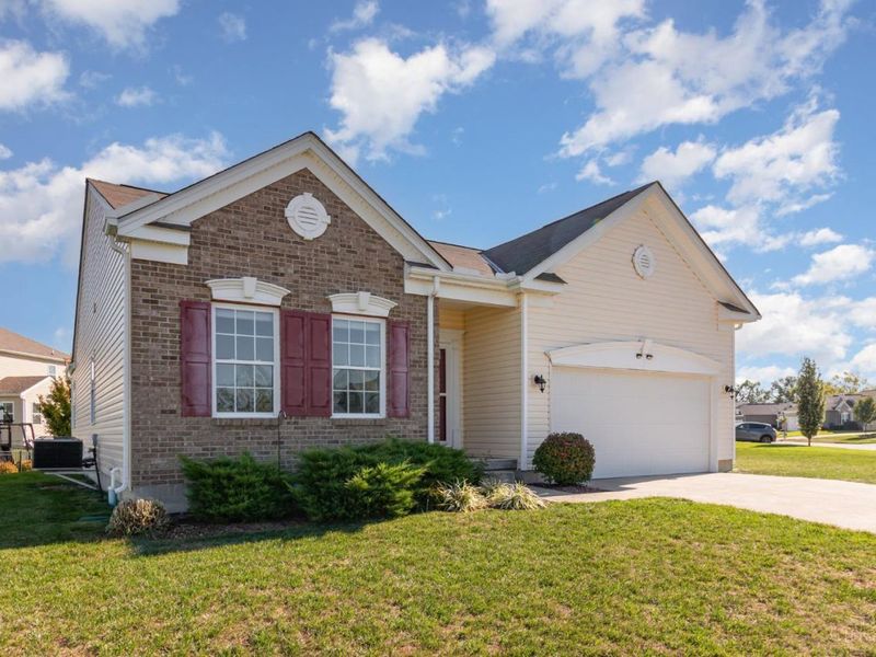 856 Hocking Meadow Circle, Monroe, OH 45050 Photo 2