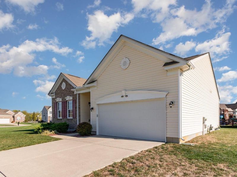 856 Hocking Meadow Circle, Monroe, OH 45050 Photo 3