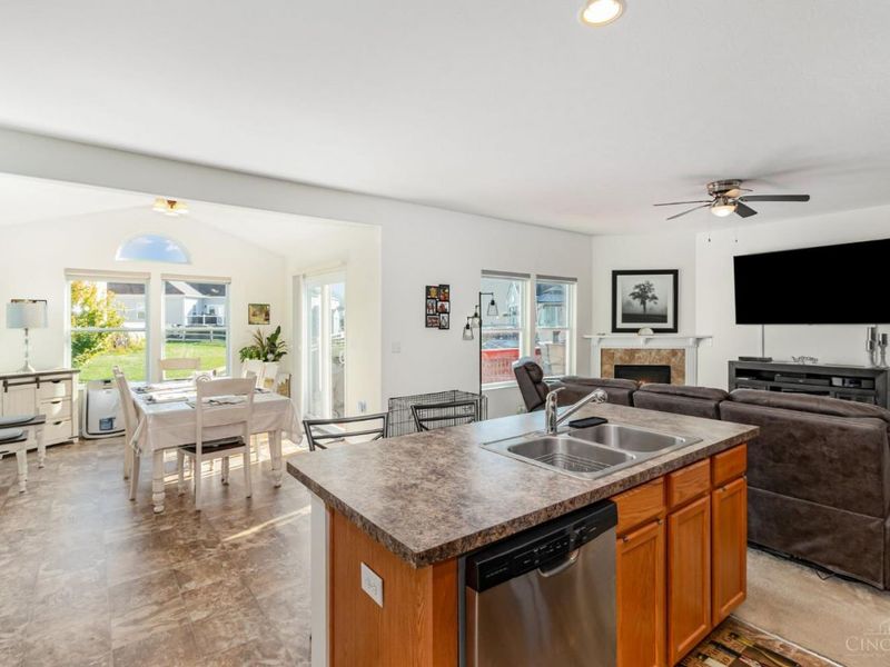 856 Hocking Meadow Circle, Monroe, OH 45050 Photo 8