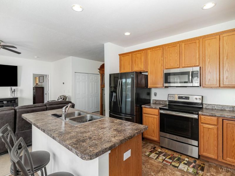 856 Hocking Meadow Circle, Monroe, OH 45050 Photo 9