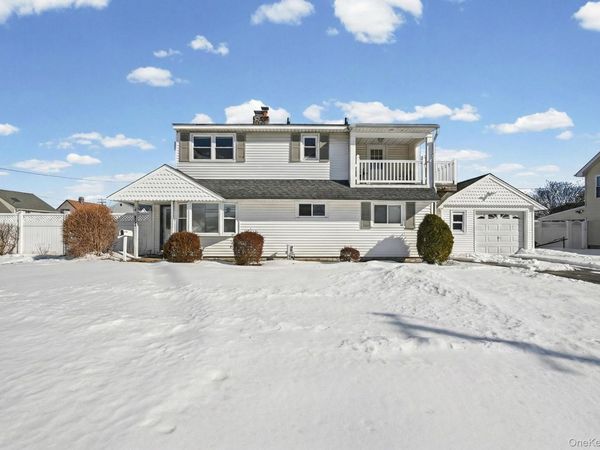 190 Meridian Road, Levittown, NY 11756