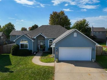 2237 NE Maybrook Drive, Blue Springs, MO 64029