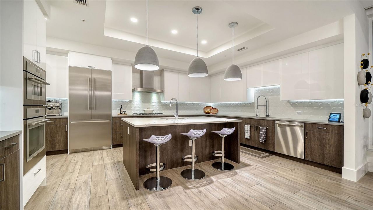 540 N Tamiami Trail, Unit 1004, Sarasota, FL 34236 Photo