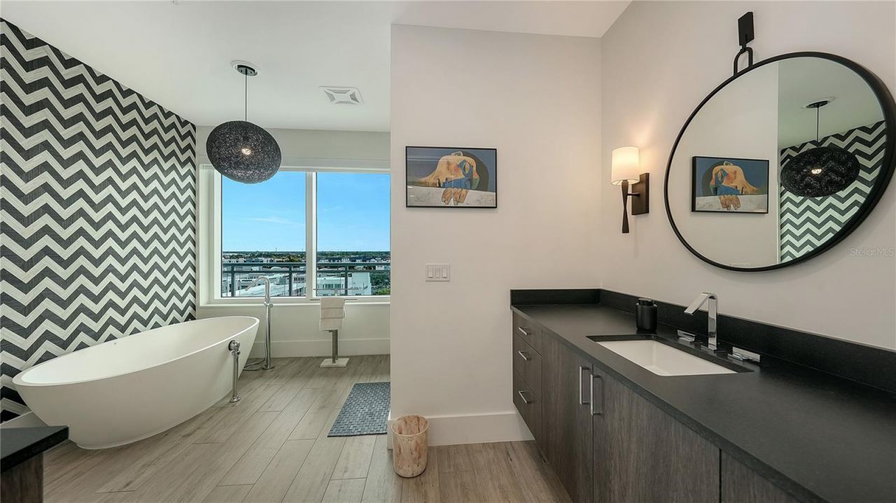 540 N Tamiami Trail, Unit 1004, Sarasota, FL 34236 Photo