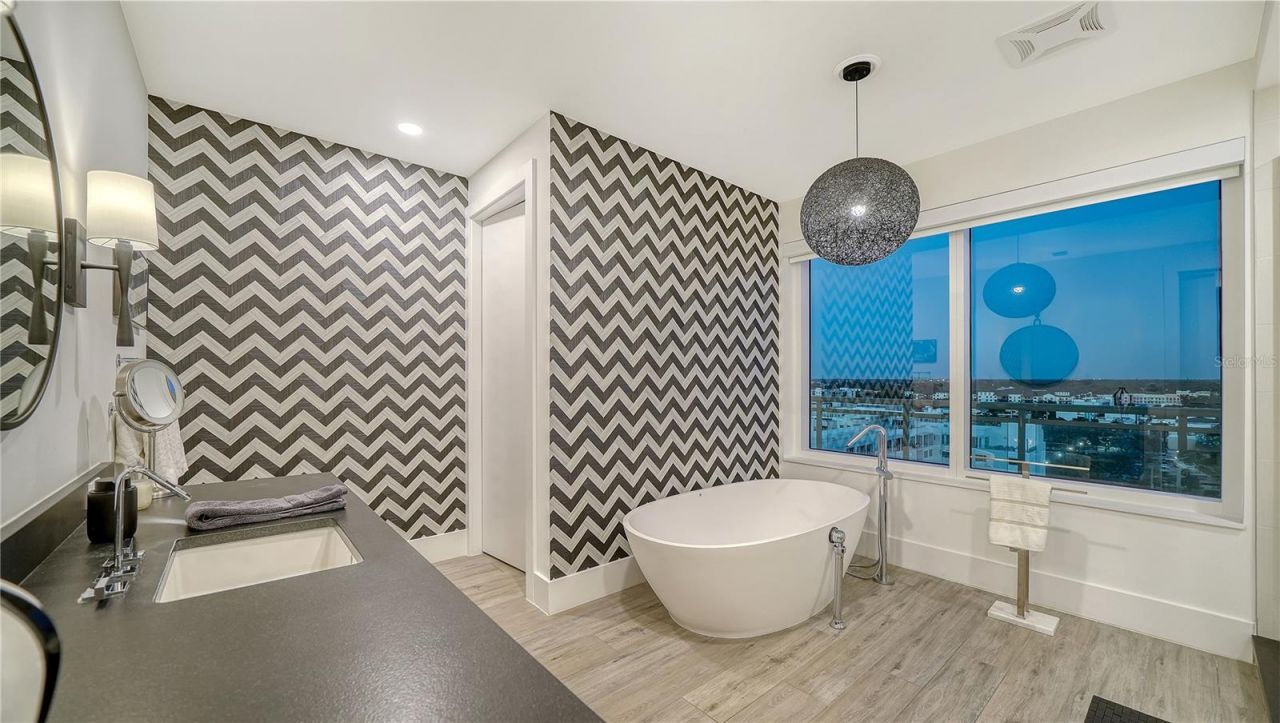 540 N Tamiami Trail, Unit 1004, Sarasota, FL 34236 Photo