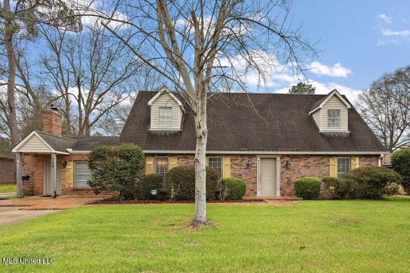 109 Old Canton Hill Drive, Jackson, MS 39211 Main Photo