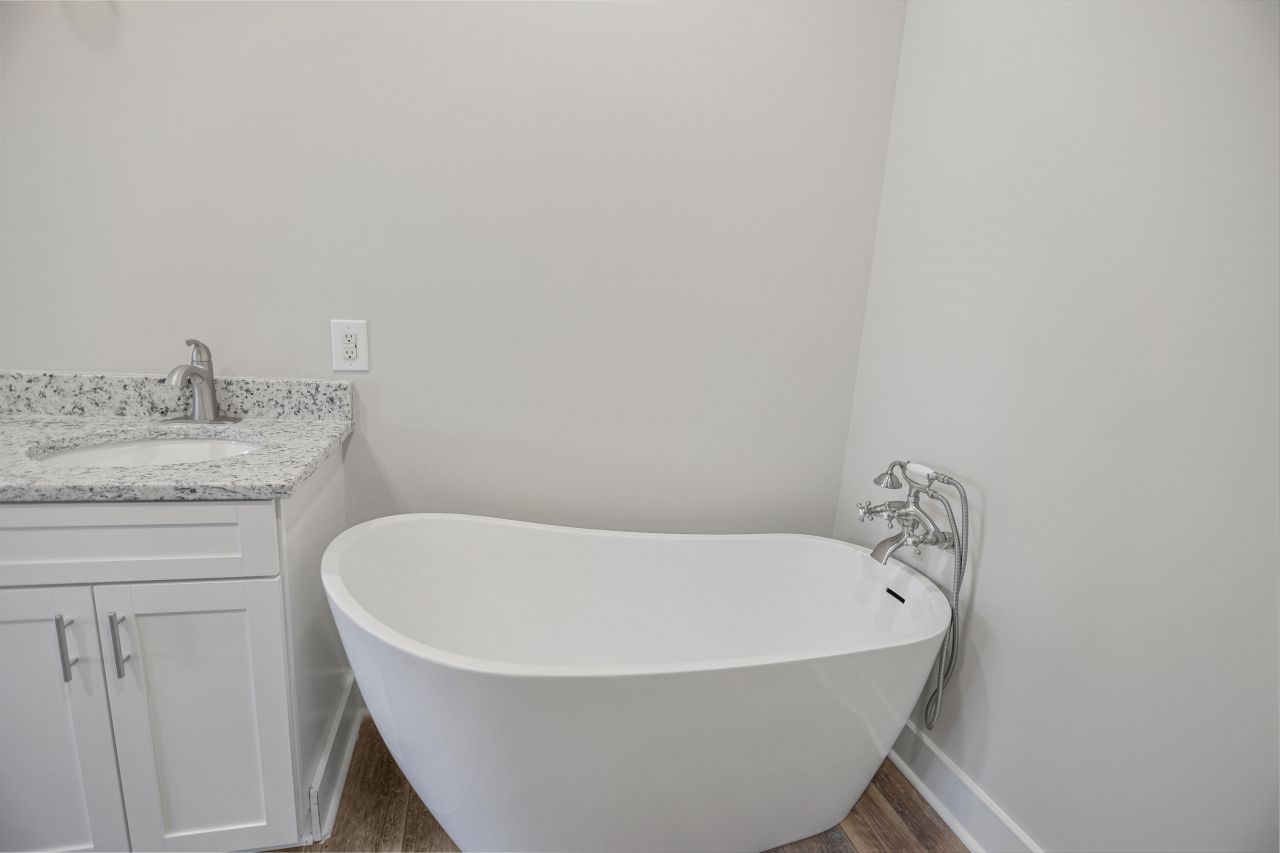 4055 Byrnes Drive Photo 17