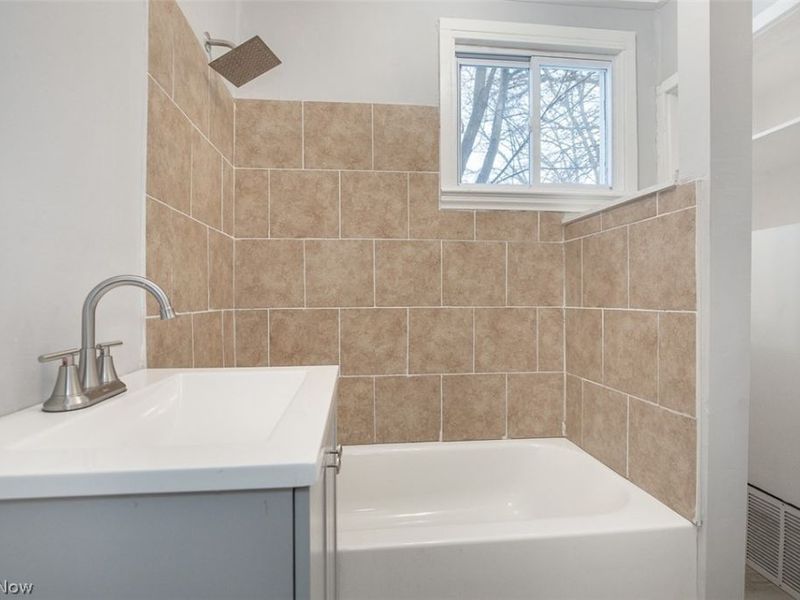 5011 Guy Avenue, Cleveland, OH 44127 Photo 14