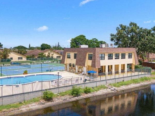 42 Springdale Circle, Palm Springs, FL 33461