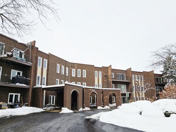 1550 Sandpebble Drive, Unit 210, Wheeling, IL 60090