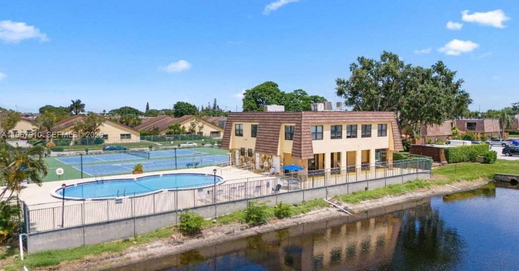 42 Springdale Cir, Palm Springs, FL 33461 Main Photo