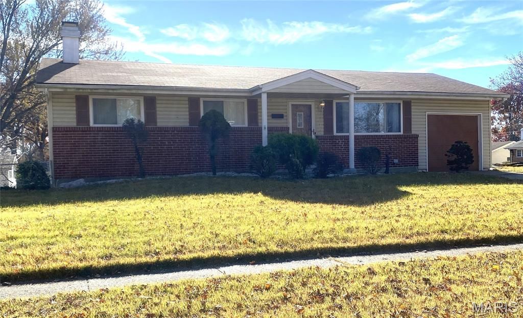 140 Mohan Drive, Florissant, MO 63033 Main Photo