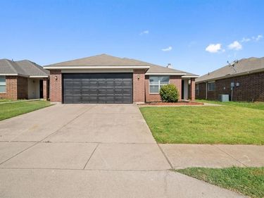 7816 Whitney Lane, Fort Worth, TX 76112