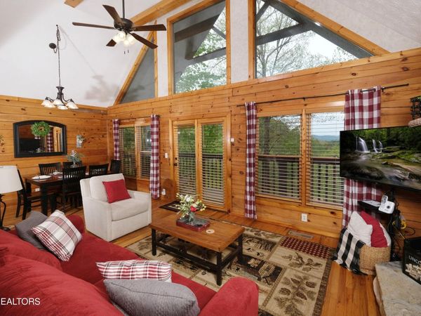 3549 Country Pines Way, Sevierville, TN 37876