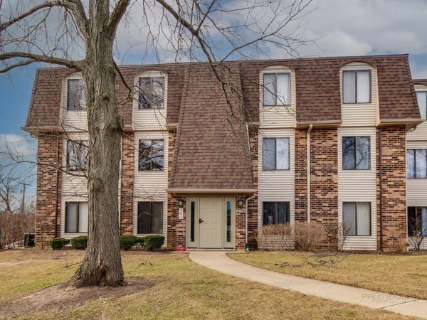 274 W Court Of Shorewood Lane, Unit 2B, Vernon Hills, IL 60061