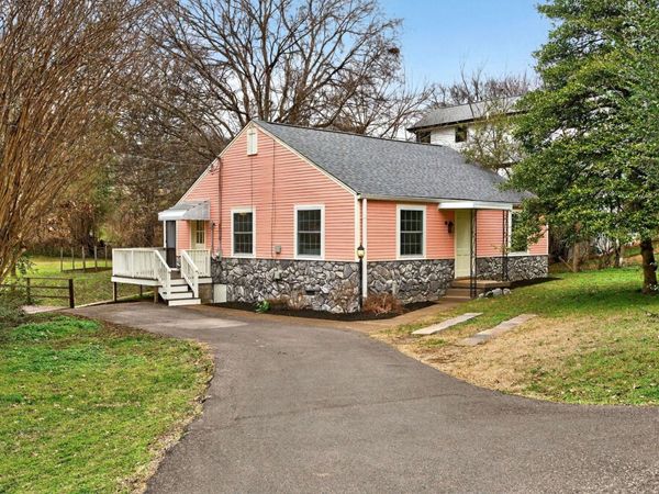 2017 Hackberry Ln, Nashville, TN 37206