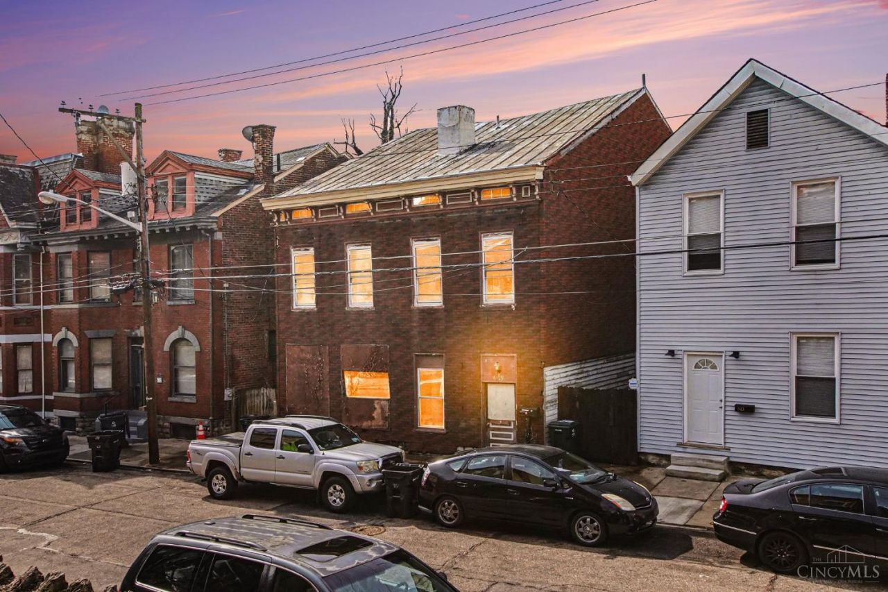 639 Delhi Avenue, Cincinnati, OH 45204 Main Photo