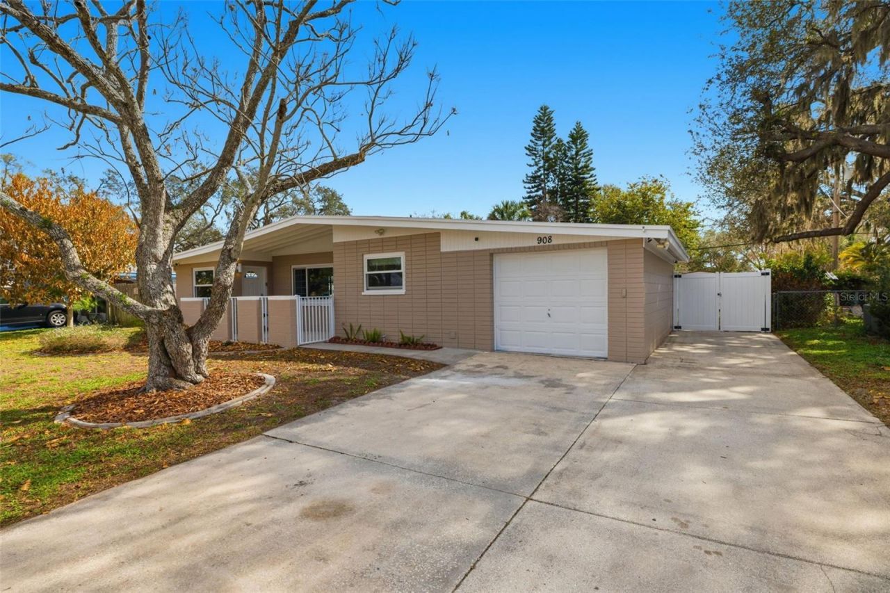 908 Hardy Drive, Tampa, FL 33613 Main Photo