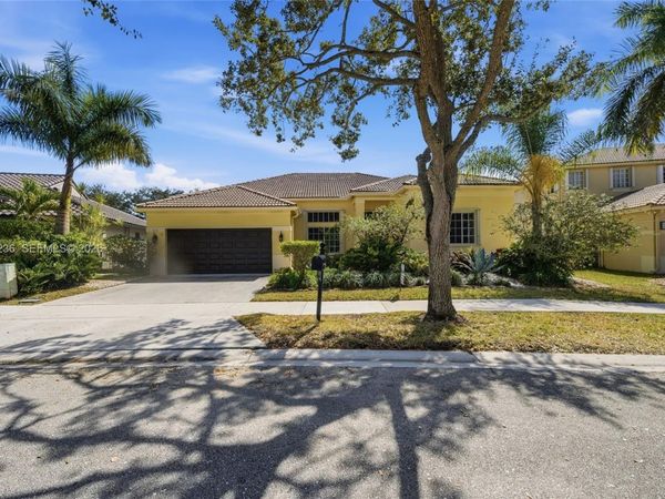 833 Crestview Cir, Weston, FL 33327