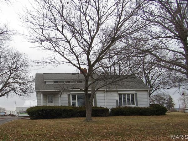 1113 E Market Street, Red Bud, IL 62278