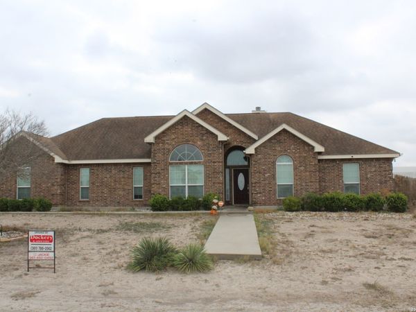 137 Lakeview Trace, Three Rivers, TX 78071