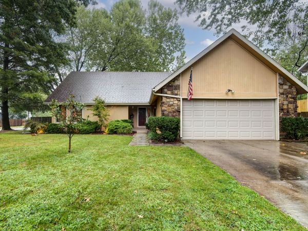 5532 S Roanoke Avenue, Springfield, MO 65810