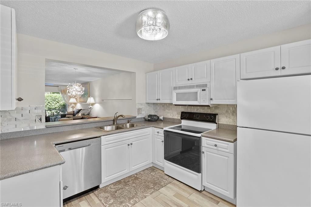 605 Squire Cir, Unit 103, Naples, FL 34104 Photo