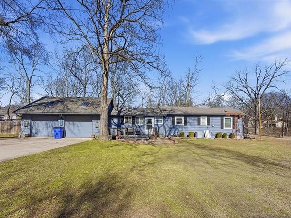 7414 N Troost Avenue, Gladstone, MO 64118