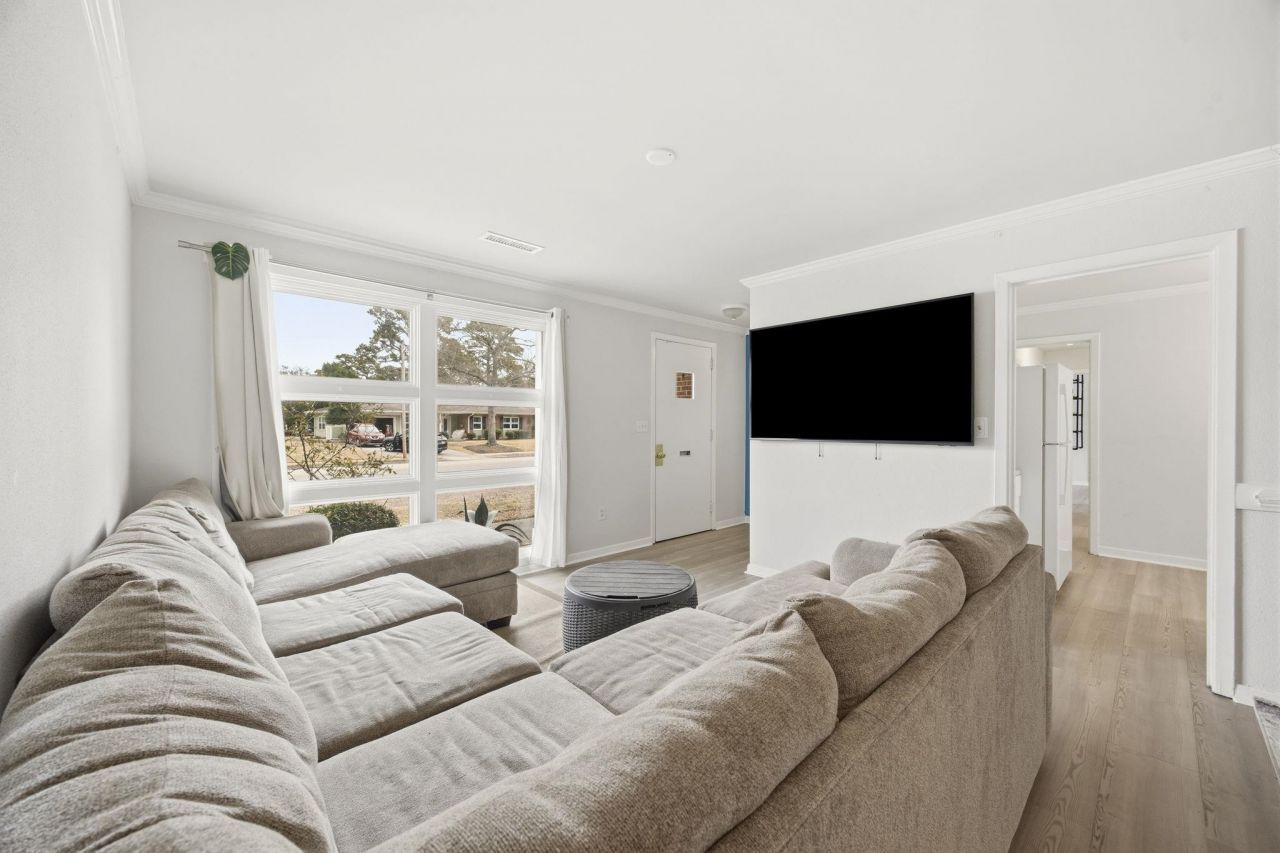 3751 Spruce Dr. Photo 4