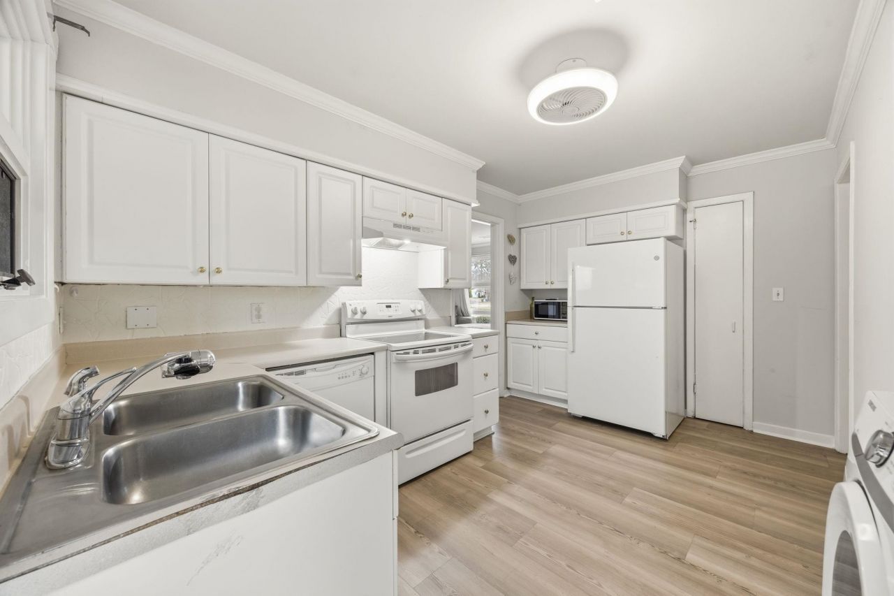 3751 Spruce Dr. Photo 9