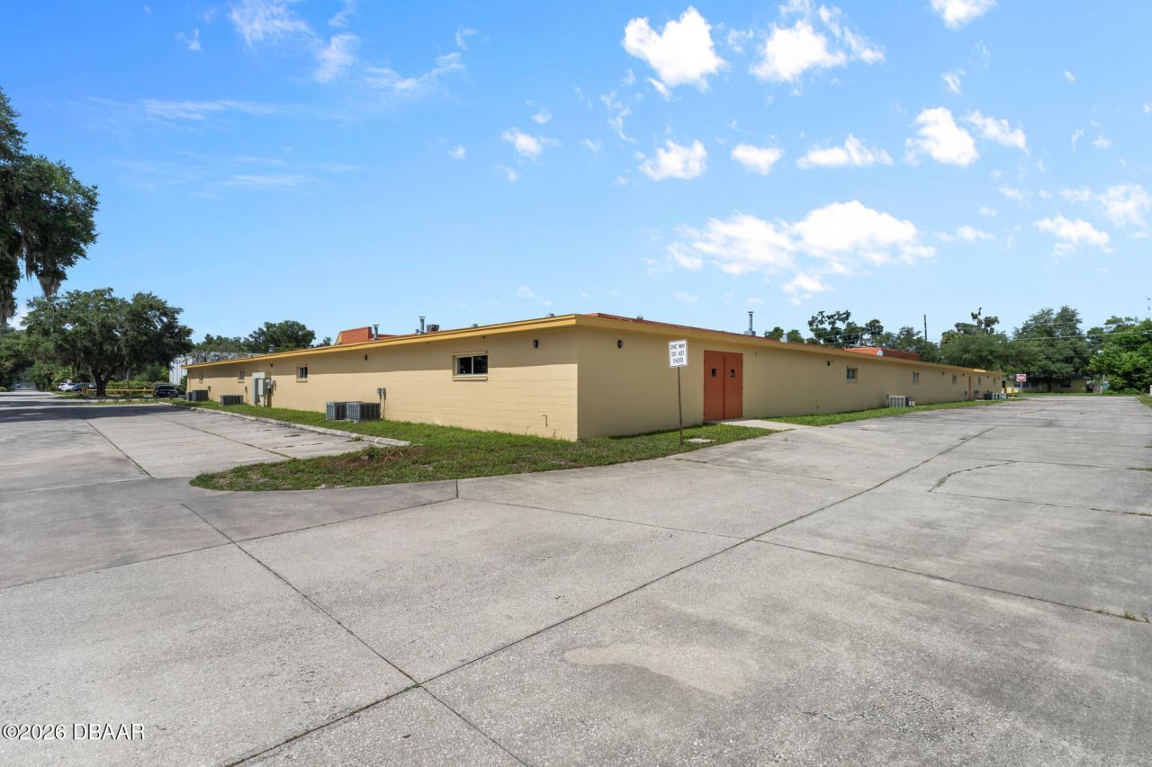 865 W New York Avenue, Deland, FL 32720 Photo