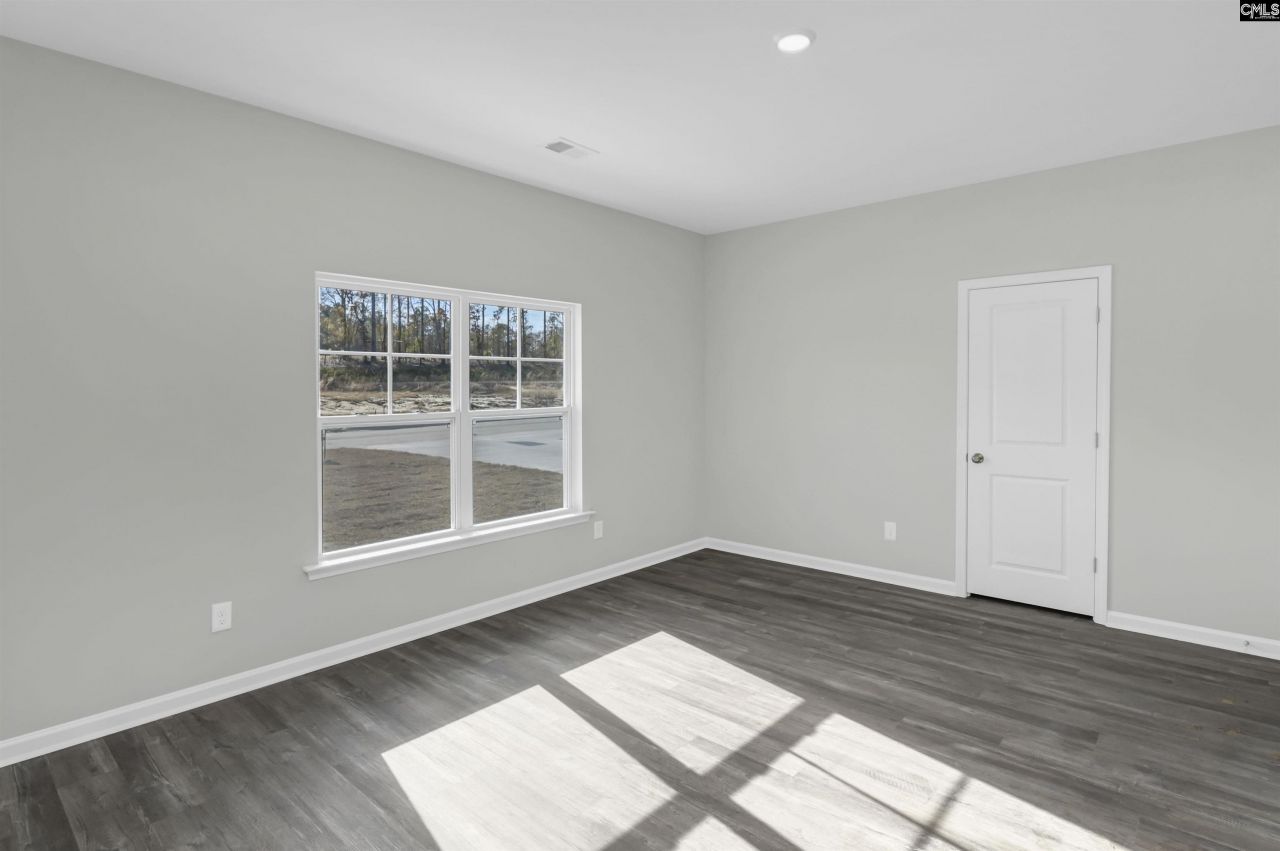 142 Middlesex Court Photo 11