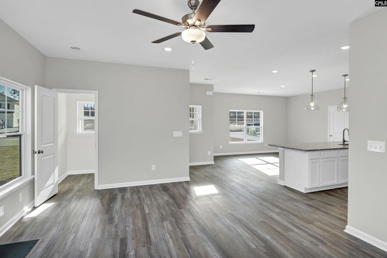 142 Middlesex Court Photo 16