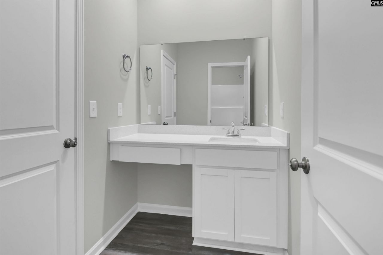 142 Middlesex Court Photo 21