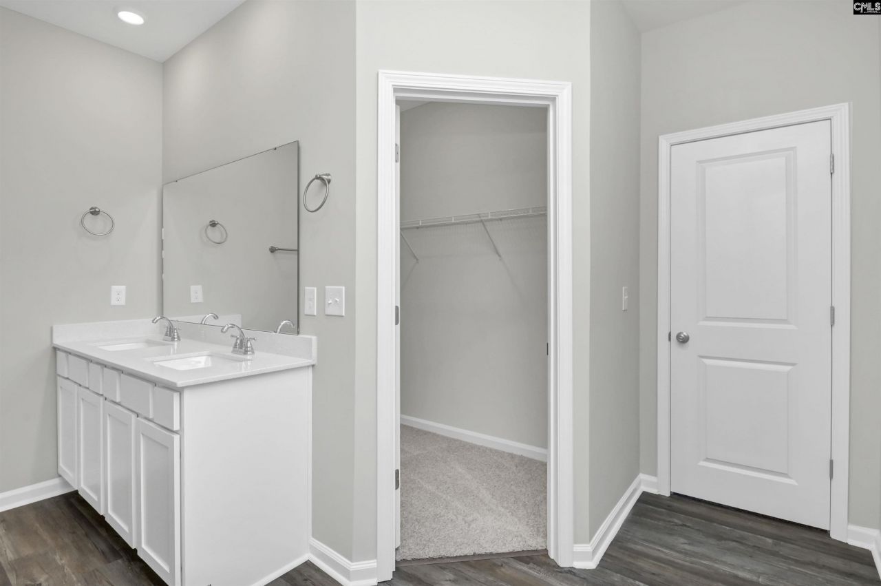 142 Middlesex Court Photo 25