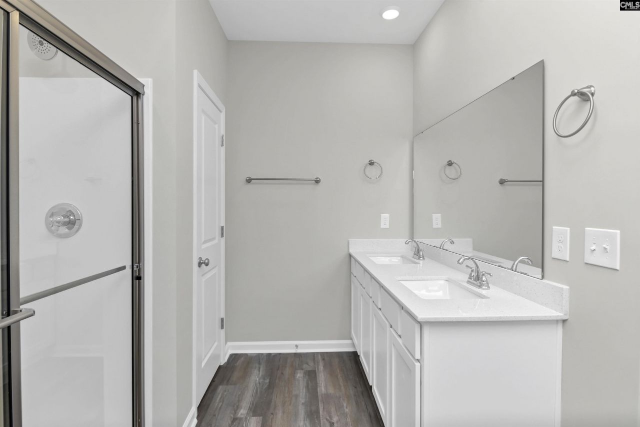 142 Middlesex Court Photo 27