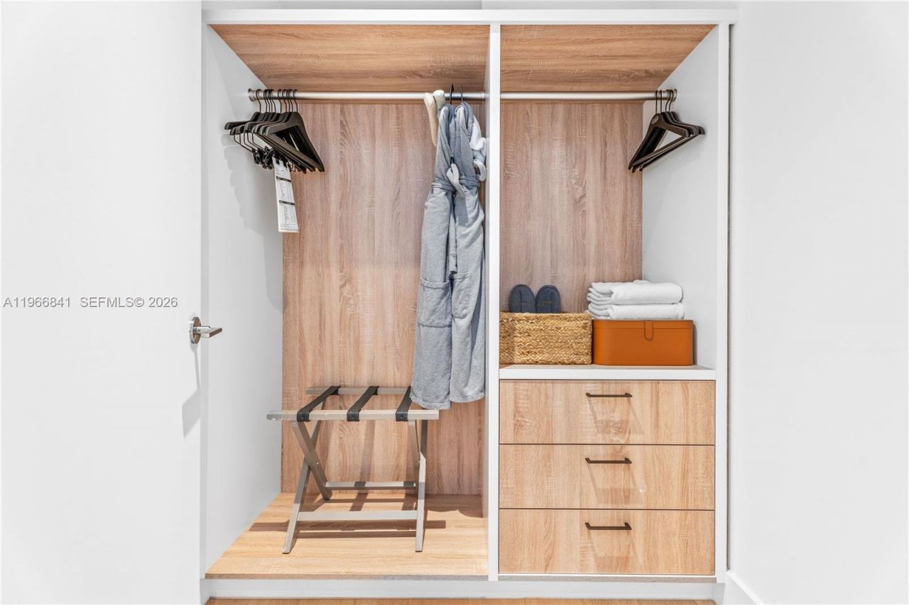 102 24th St , Unit PH-1705, Miami Beach, FL 33139 Photo