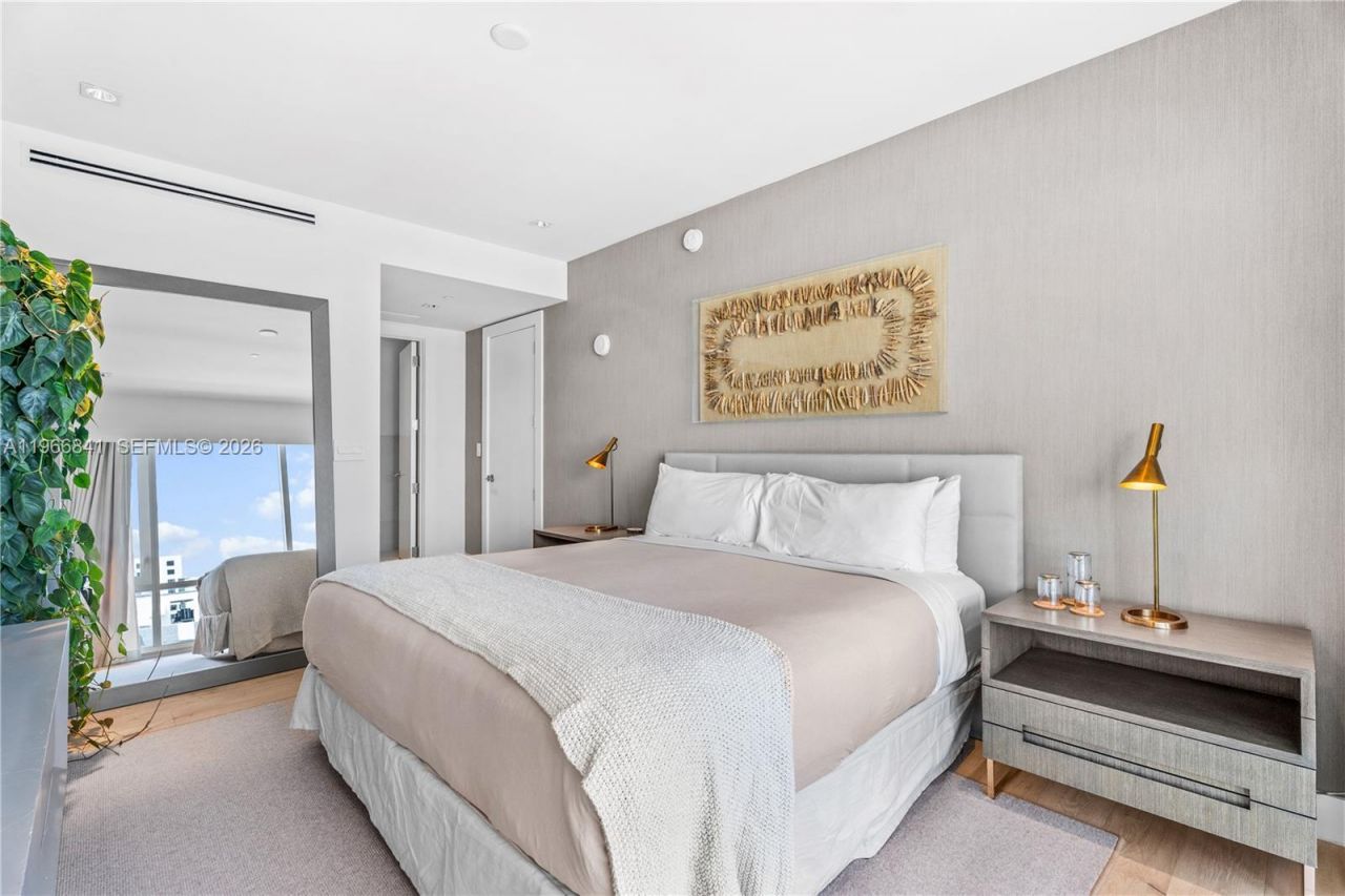 102 24th St , Unit PH-1705, Miami Beach, FL 33139 Photo