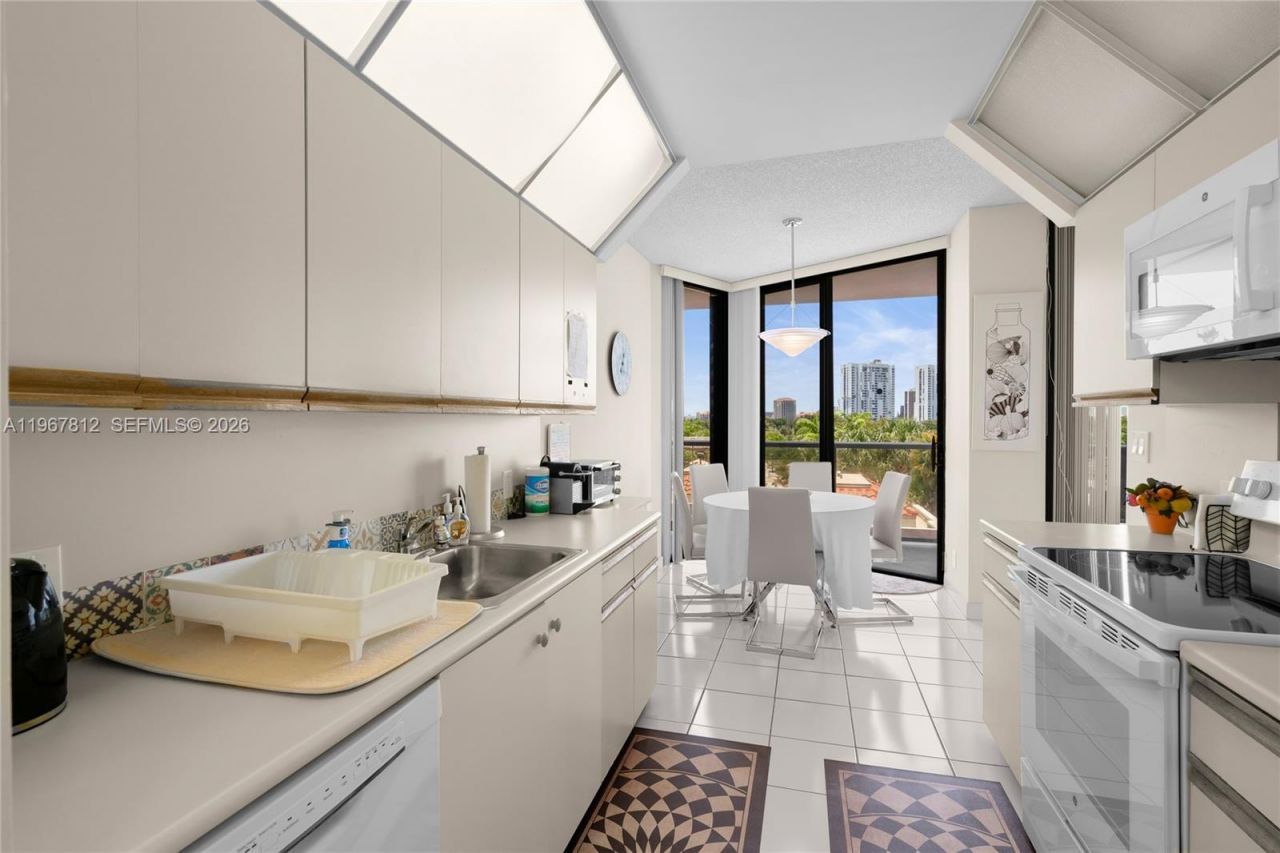 20281 E Country Club Dr, Unit 403, Aventura, FL 33180 Photo