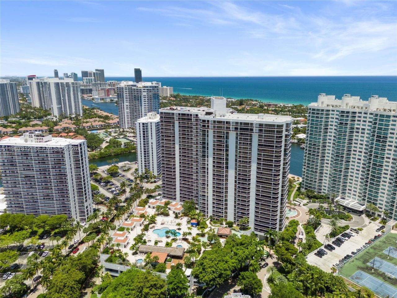 20281 E Country Club Dr, Unit 403, Aventura, FL 33180 Photo