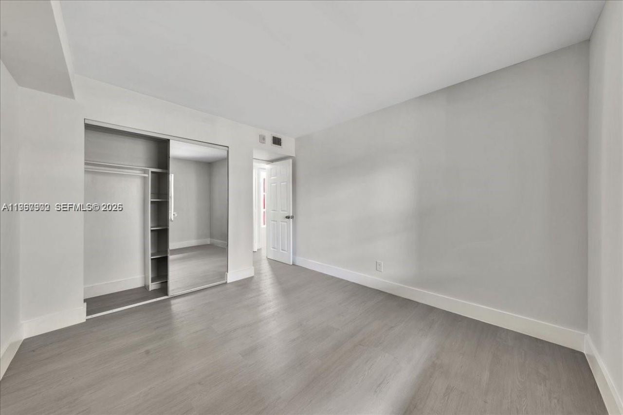 1750 W 46th St, Unit 433, Hialeah, FL 33012 Photo